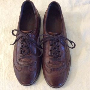 Mephisto leather walking shoe
